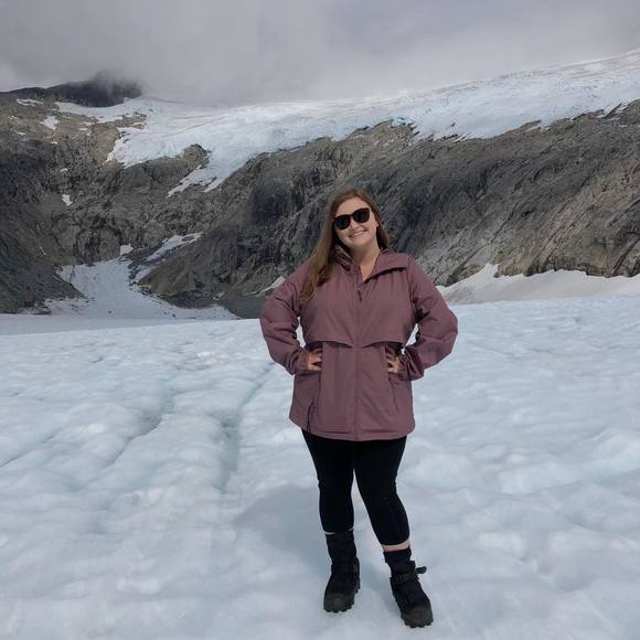 Meet your Posher, Katie - Picture 1 of 1